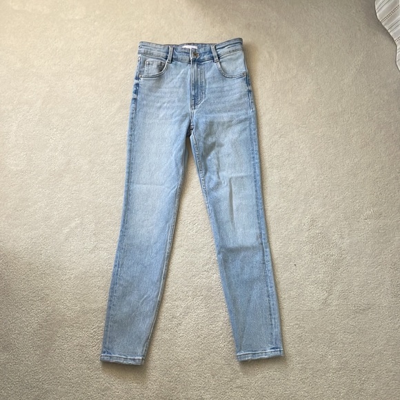 Zara THE ‘90S SLIM CROPPED JEANS - Picture 2 of 9